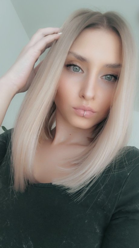 Holly Cypher top star image