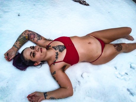 Holly Airs model best pic