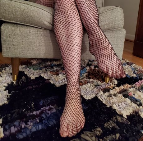 Monroeville feet and toes naked model photo