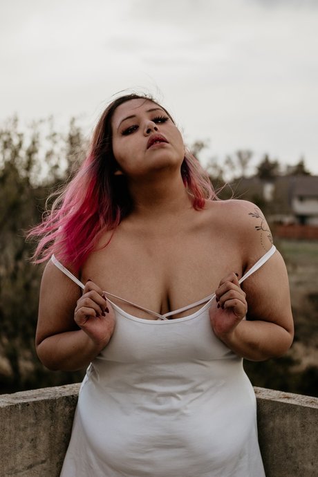 MonicaDayna star exclusive photo