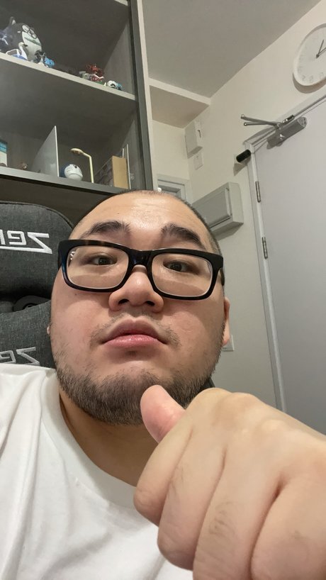 Molthy naked model galleries