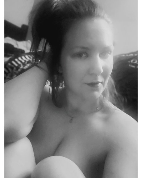 _Molly Jane exclusive model img