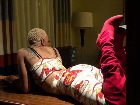 MinaFierce nudes model picture