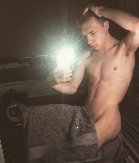 Billy Ray star nudes images