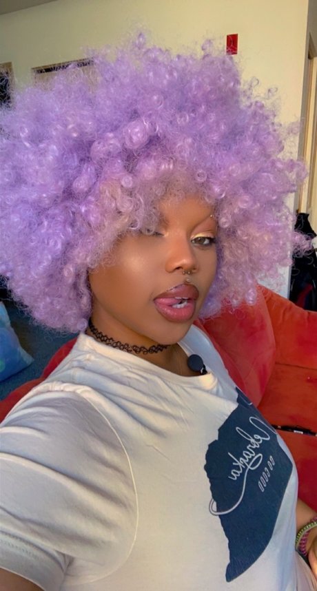 Ria Gold art model img