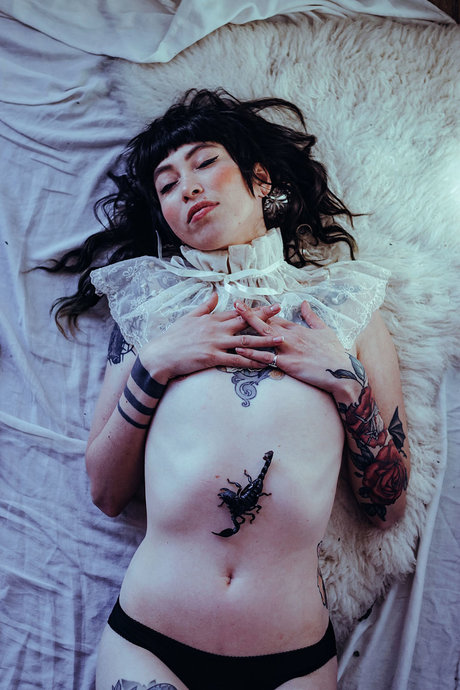 curvy lesbian onlyfans pornographic img