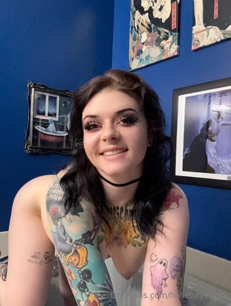 HALLE HAYES model erotic image