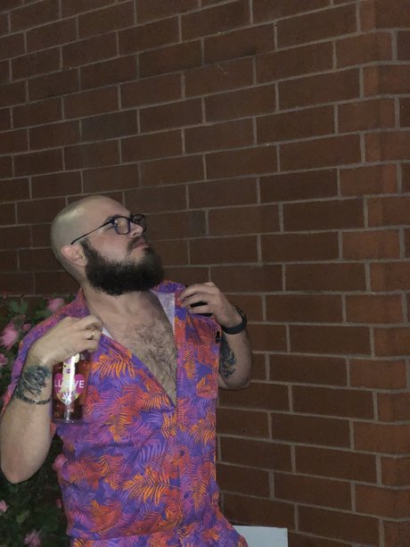 Dubs free model photo