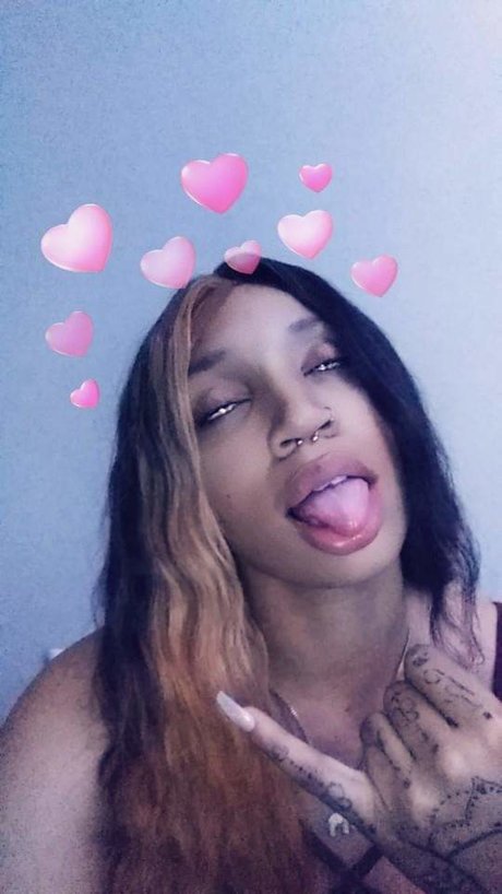 Phynyx model nude images