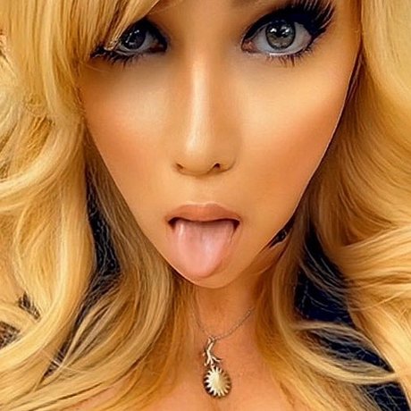 Kelly Pierce star hot pics