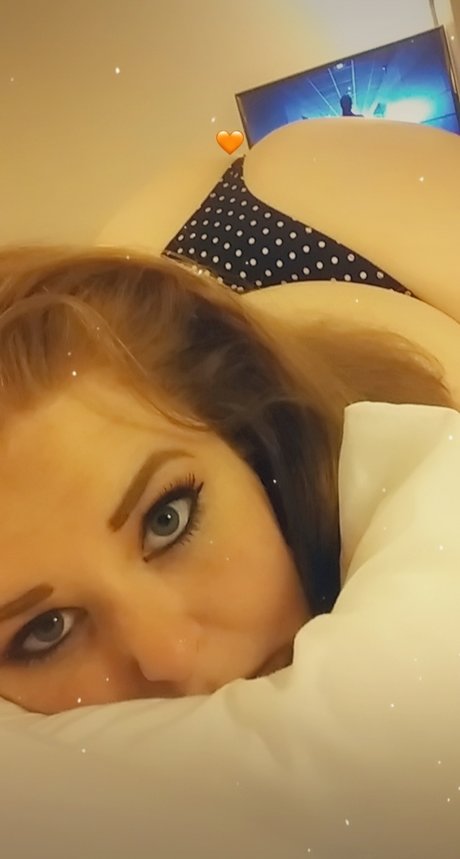 Mrs J Red aka Juicy Jade model high quality image