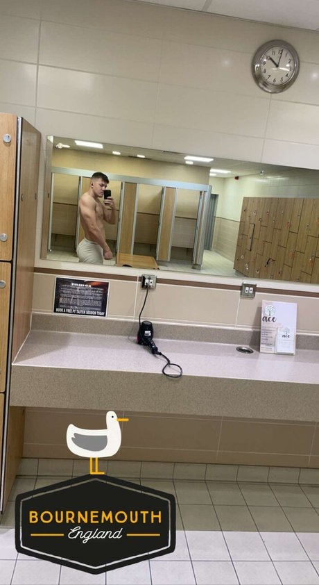 Mr Nine star pornographic images