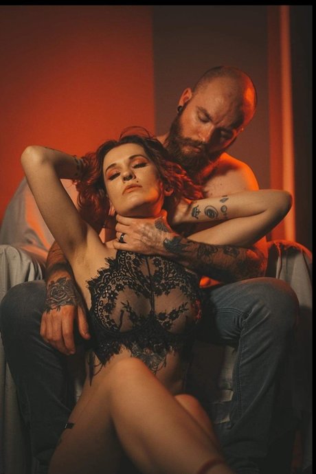 GiggleGod hot model img