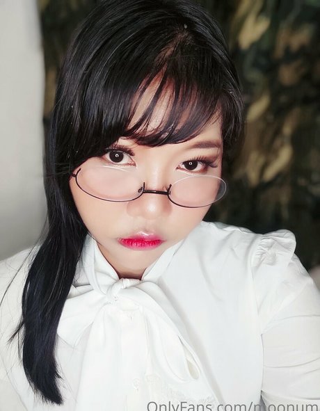 moonum pornographic model archive