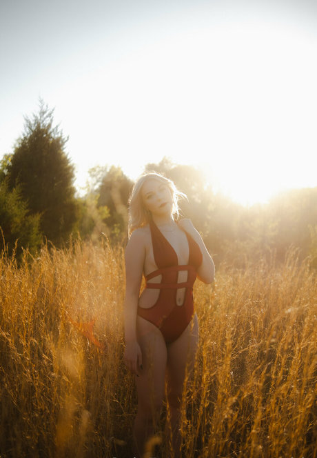 savs side free actress photos