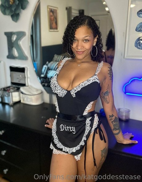 katgoddesstease model beautiful photo