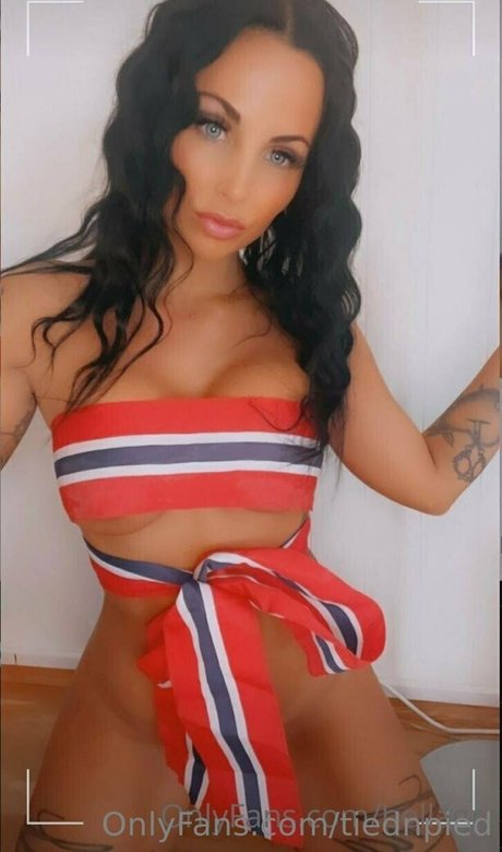 tiednpied naked star picture