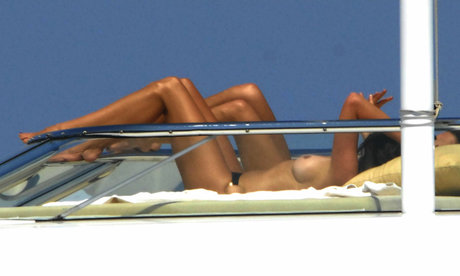 Cindy Crawford naked star archive