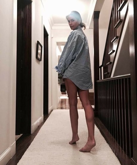 Cindy Crawford nude star gallery