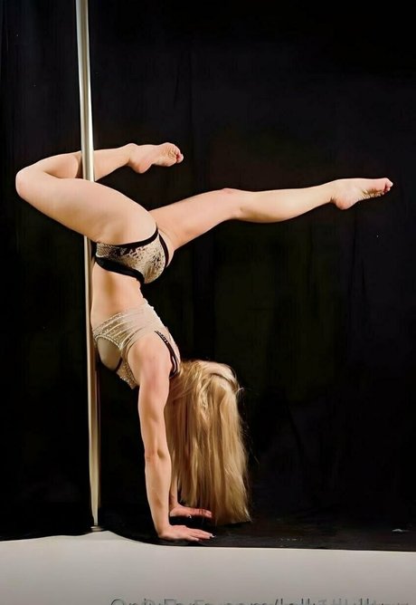 em1lly xxx model adult pics