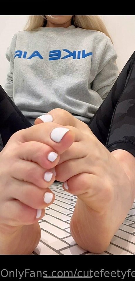 cutefeetyfeet pornstar naked gallery