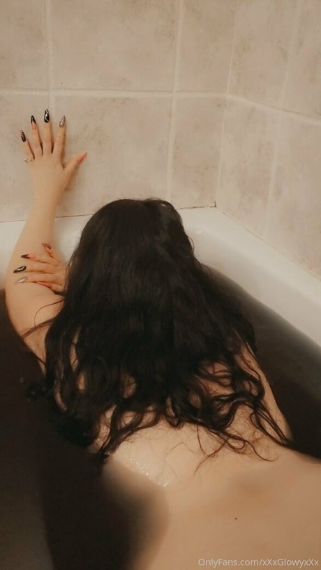 xxxglowyxxx erotic model picture