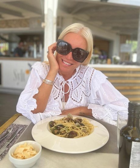 Denise Van Outen sexy star galleries