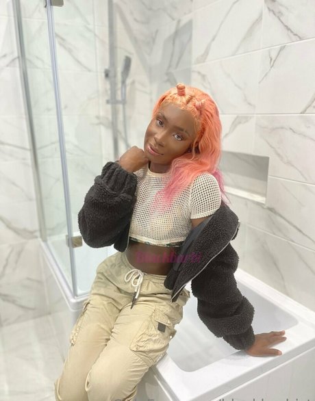 blackbarbiworld star sexy pic