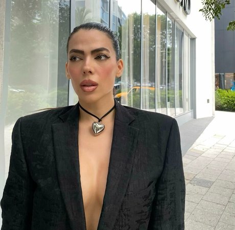 danellaurbaytv star erotic pics