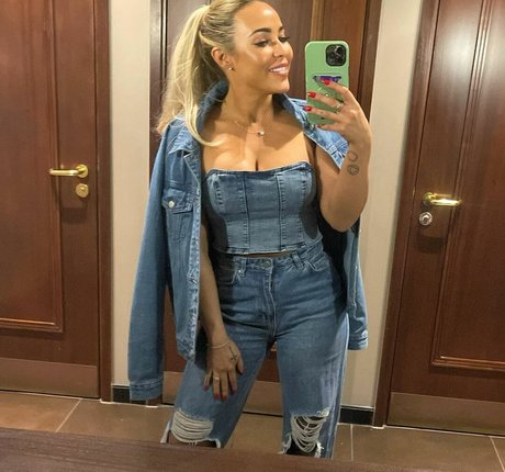 Stephanie Davis hot model pictures