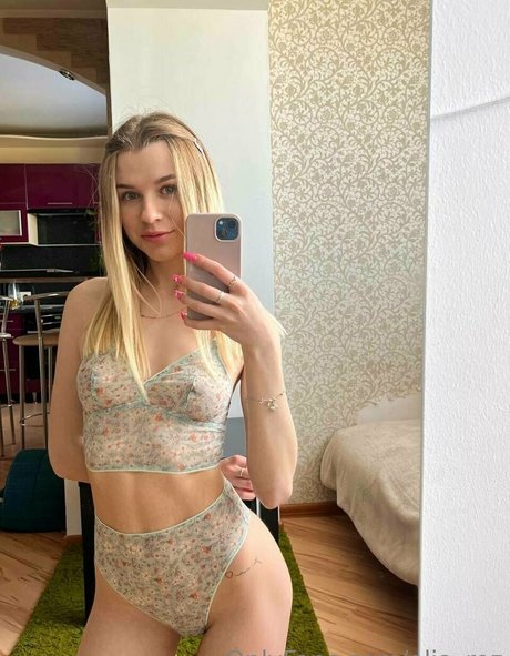 elia roz star exclusive gallery