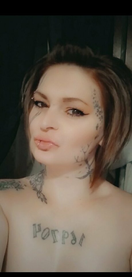 lluvely nudes actress photo