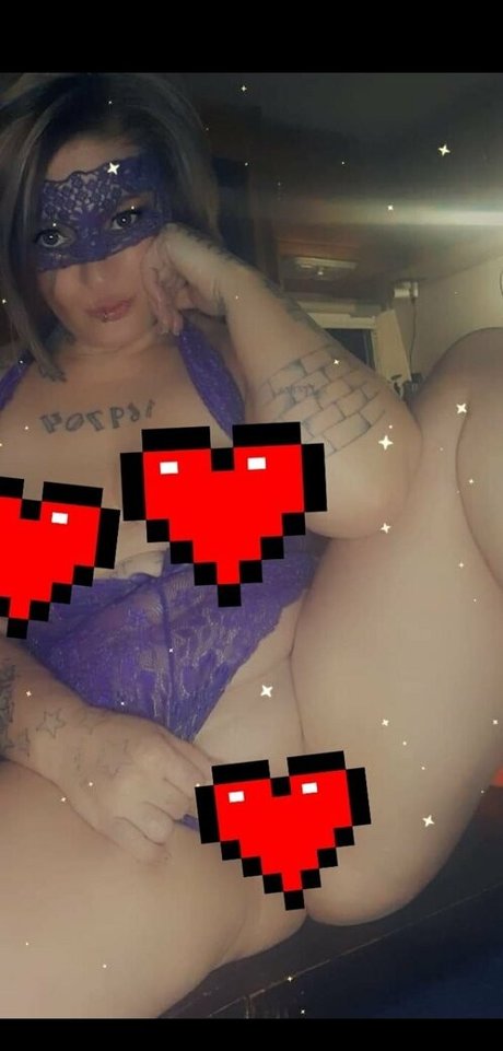 lluvely model sexy photos