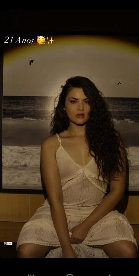 Livia Inhudes model top archive