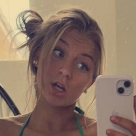 Sarah Lindstrom hot pornstar gallery