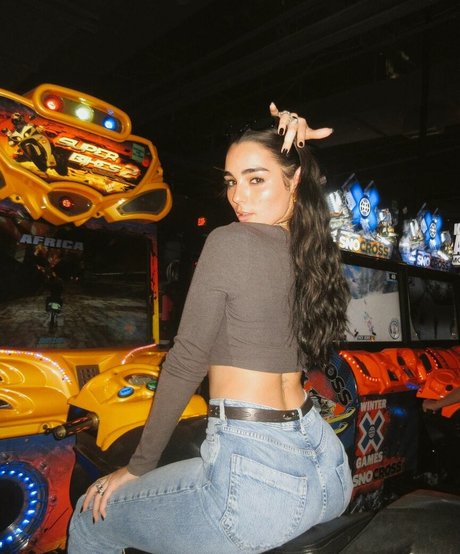 Indiana Massara model high quality images