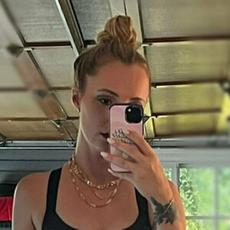 The Baker Next Door model high quality pictures