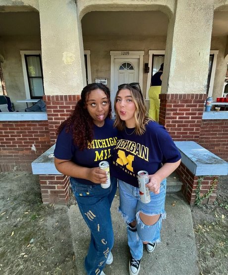 Sierra Bellingar model nice galleries