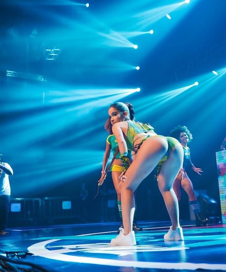 tiliaoficial sexy actress pics