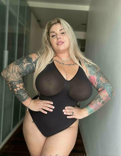 dilylabloom sexy actress images