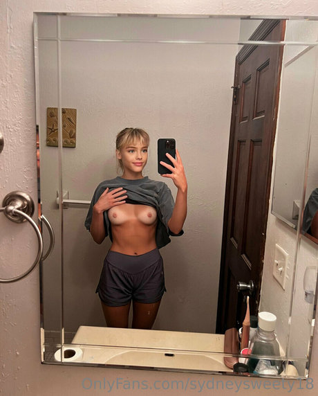 sydneysweety18 pornstar hot pictures