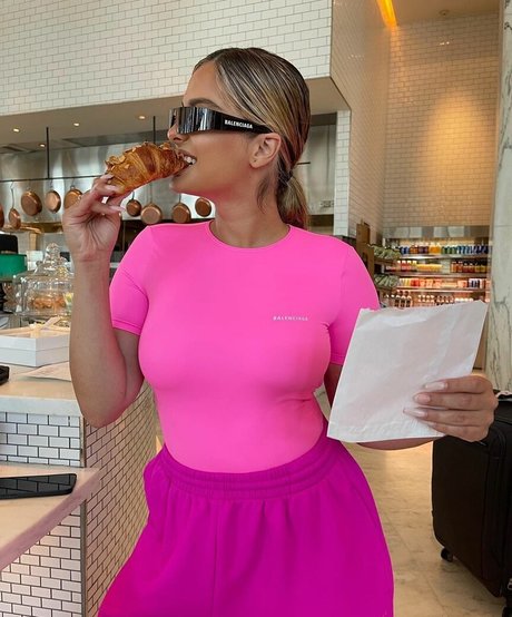 Bebe Rexha model naked img