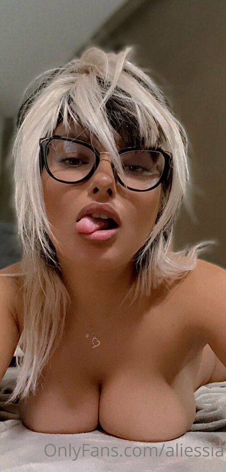 aliessia high quality pornstar images