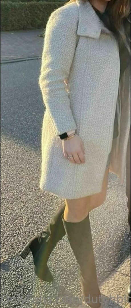 busty mom onlyfans hot nude picture