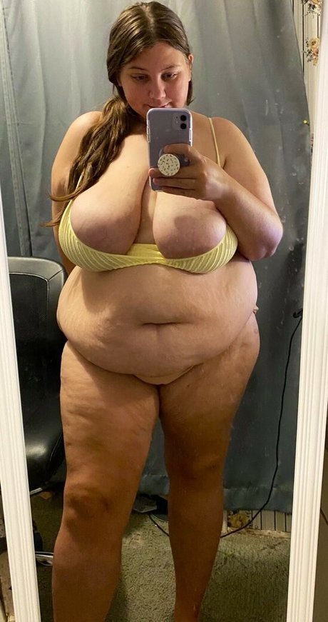 bustygbaby nude star image