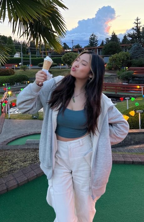 Chaela nude model img