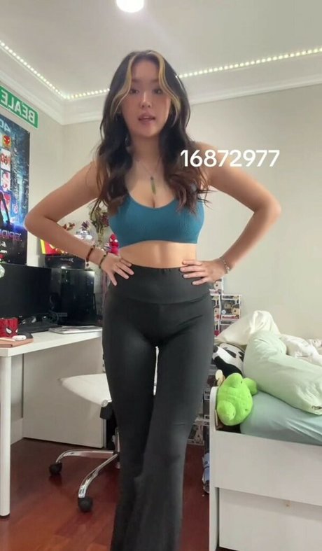 Chaela sexy model pic