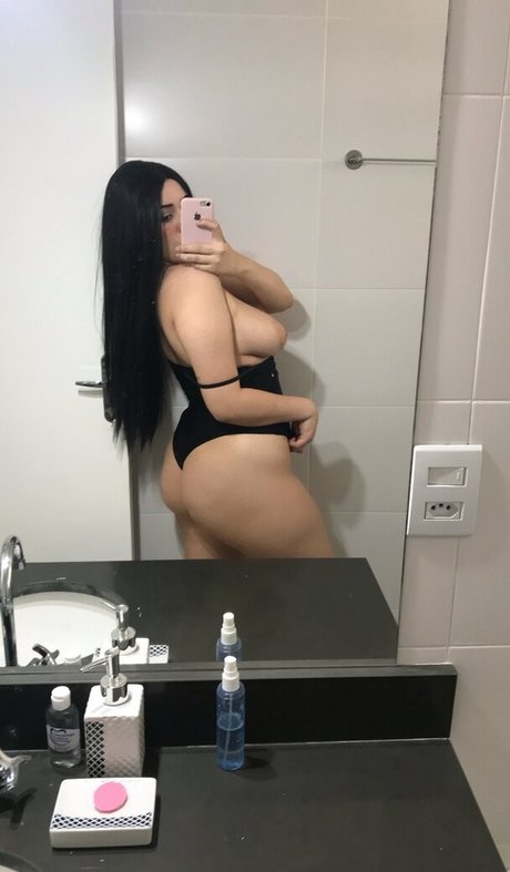 ellaarievilo star hot img