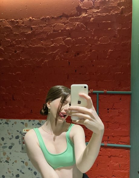 Hot Pearl model pornographic img