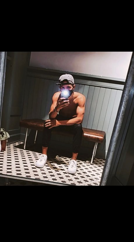 Gavin Kernstine sexy star img